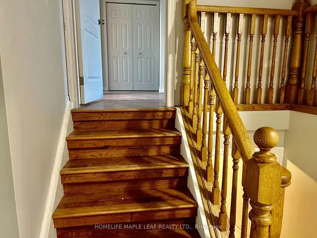 FOR LEASE UPPER  LEVEL OF HOUSE  IN WOODSTOCK 2 BED 2 BATH - Photo 2