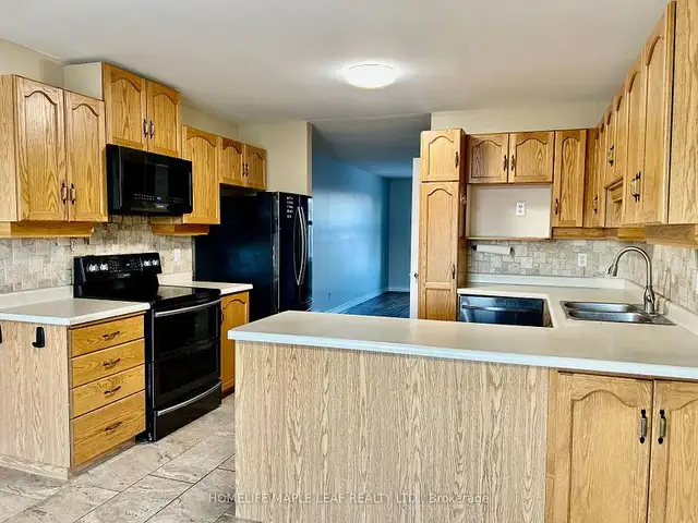 FOR LEASE UPPER  LEVEL OF HOUSE  IN WOODSTOCK 2 BED 2 BATH - Photo 3