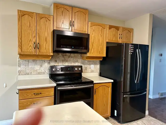 FOR LEASE UPPER  LEVEL OF HOUSE  IN WOODSTOCK 2 BED 2 BATH - Photo 4