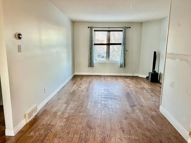 FOR LEASE UPPER  LEVEL OF HOUSE  IN WOODSTOCK 2 BED 2 BATH - Photo 5