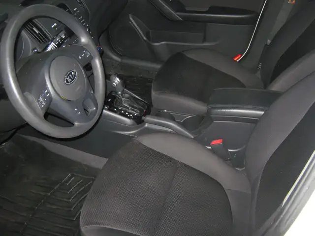 2012 Kia Forte 5-Door EX PETIT BUDGET !! - Photo 9