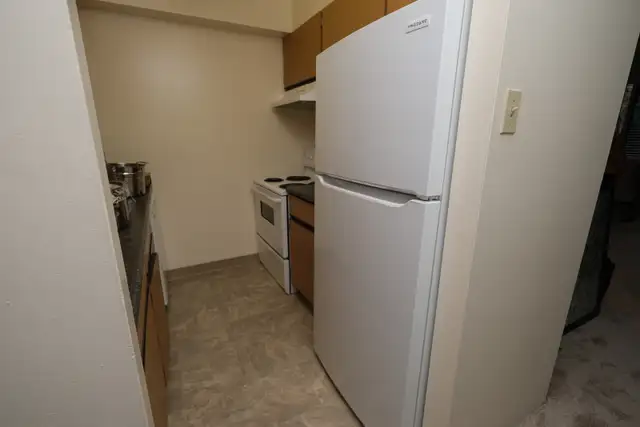 Two Bedroom Apartment Next to Transit/ Seawall - Photo 5