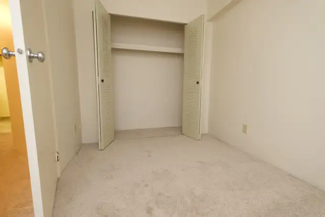 Two Bedroom Apartment Next to Transit/ Seawall - Photo 6