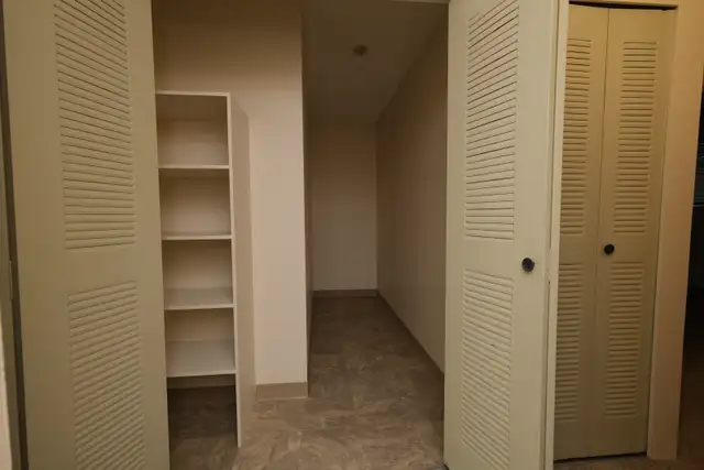 Two Bedroom Apartment Next to Transit/ Seawall - Photo 8