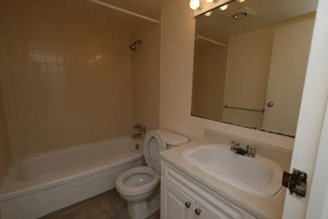 Two Bedroom Apartment Next to Transit/ Seawall - Photo 9