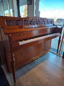 Kawai Upright Piano - Made in Japan - Excellent quality