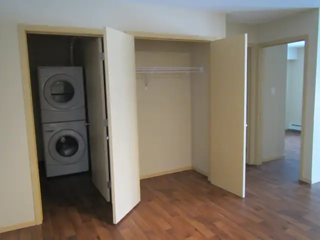 CLEAN, QUIET ADULT ONLY APARTMENTS IN WEST LETHBRIDGE - Photo 3