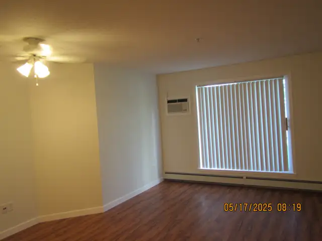 CLEAN, QUIET ADULT ONLY APARTMENTS IN WEST LETHBRIDGE - Photo 8