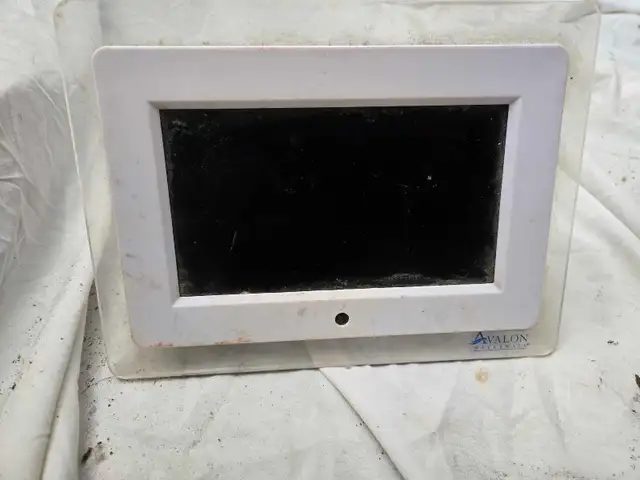 Avalon Digital Frame