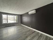 70 Emmerson St, Upstair, 3-bedroom(1bath1kt1F)South,all included - Photo 2