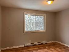 70 Emmerson St, Upstair, 3-bedroom(1bath1kt1F)South,all included - Photo 7