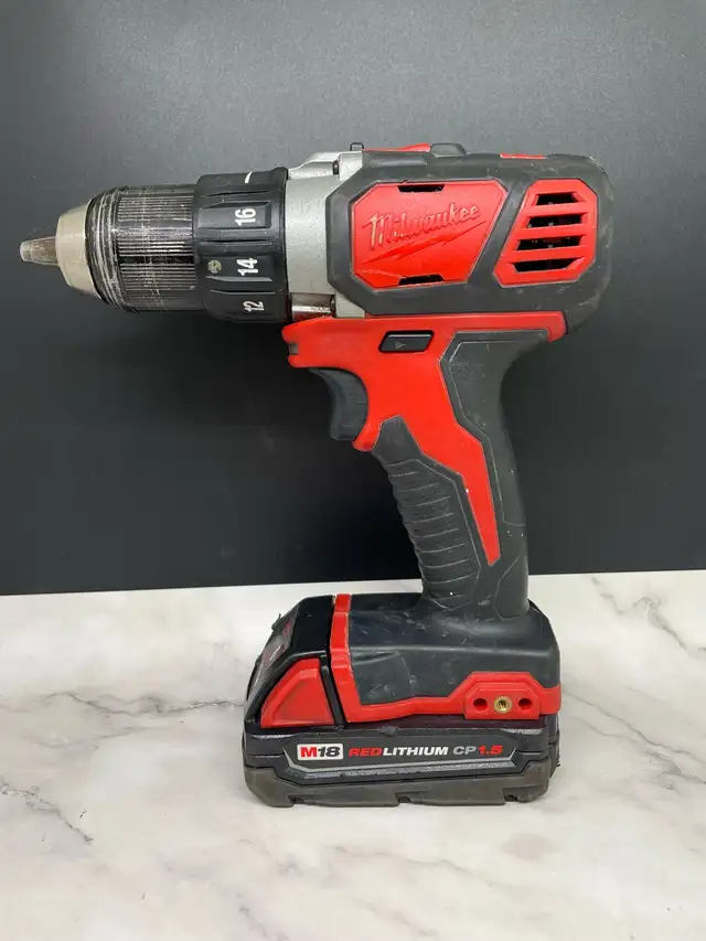 MILWAUKEE DRILL W/1.5 BATTERY 2606-20