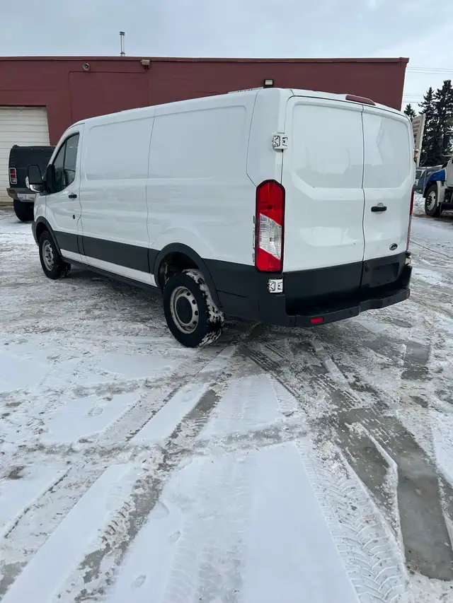 2017 Ford low roof cargo van - Photo 3