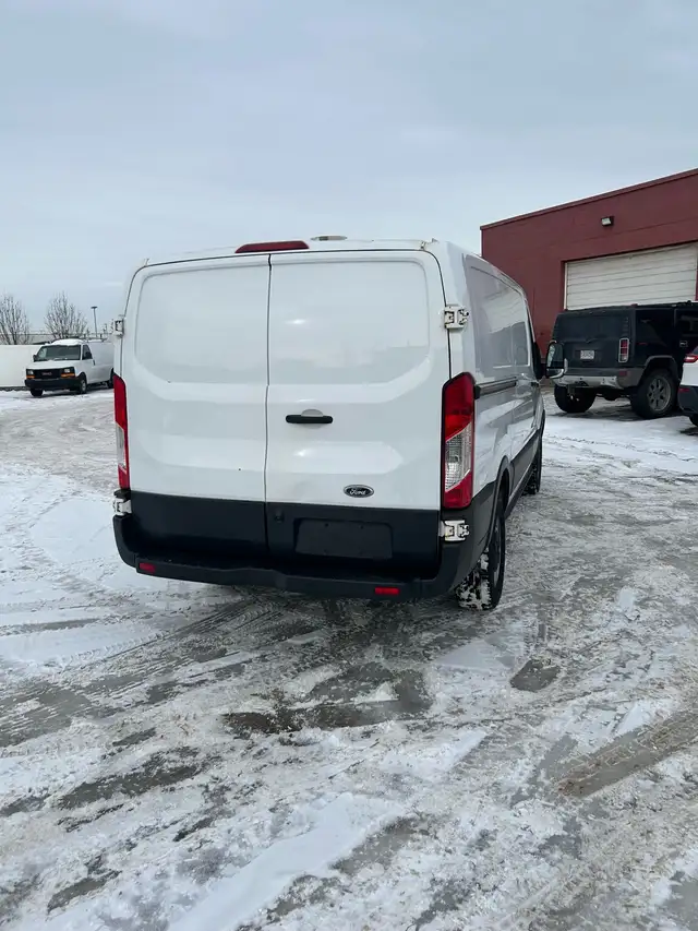 2017 Ford low roof cargo van - Photo 4