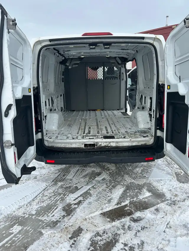 2017 Ford low roof cargo van - Photo 7