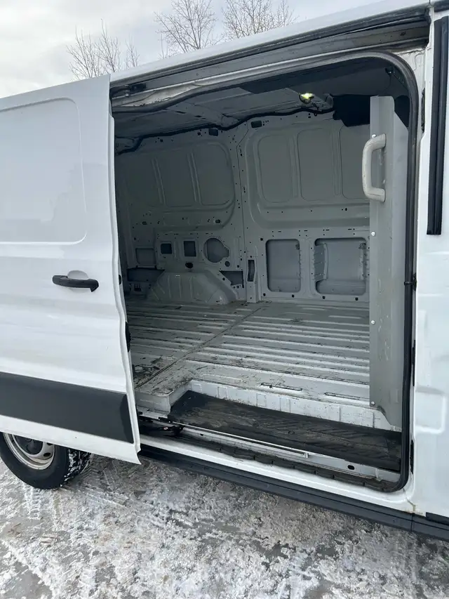 2017 Ford low roof cargo van - Photo 8