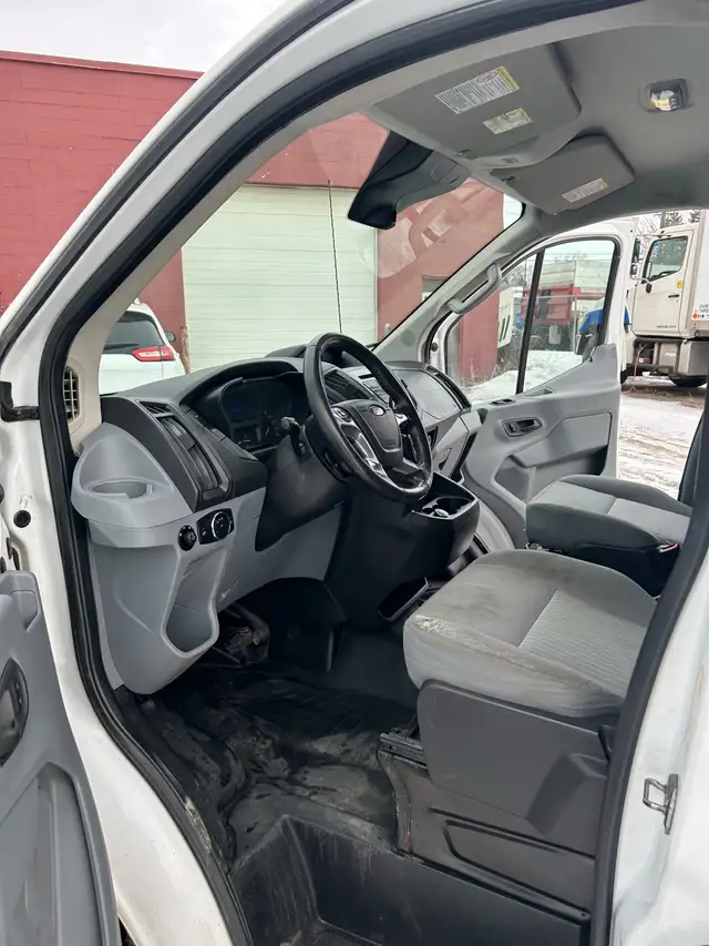 2017 Ford low roof cargo van - Photo 9