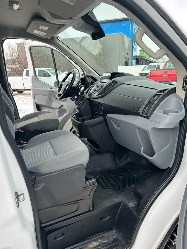 2017 Ford low roof cargo van - Photo 10