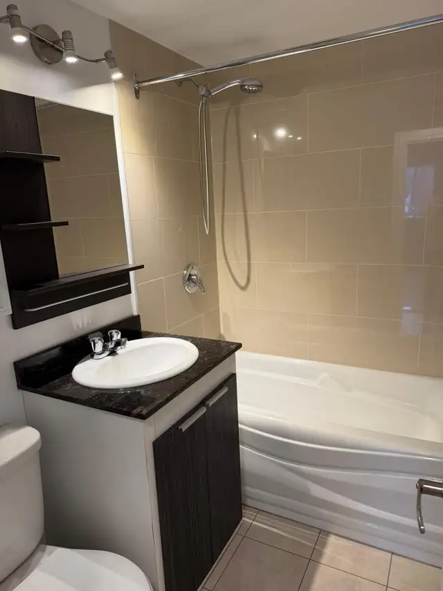 IMMEDIATELY AVAILABLE FURNISHED ONE BEDROOM APARTMENT near metro - Photo 2