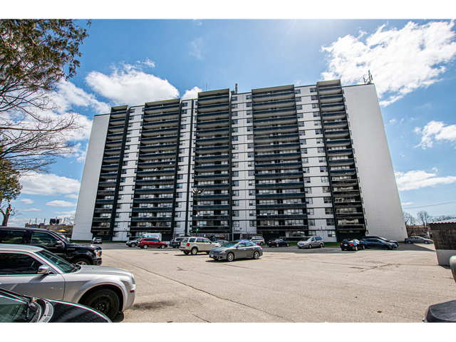 3 Bedroom Apartment for Rent - 3434 Eglinton Avenue East - Photo 7