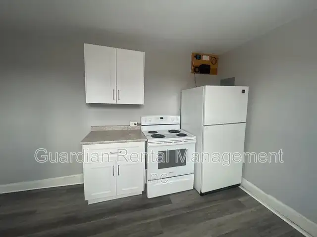 2-Bedroom, 1-Bath Apartment - 229 McKellar St S - $1795/month - Photo 2