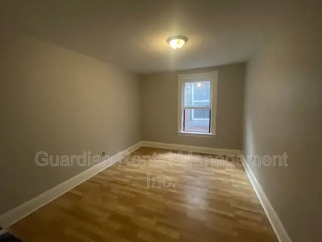 2-Bedroom, 1-Bath Apartment - 229 McKellar St S - $1795/month - Photo 5