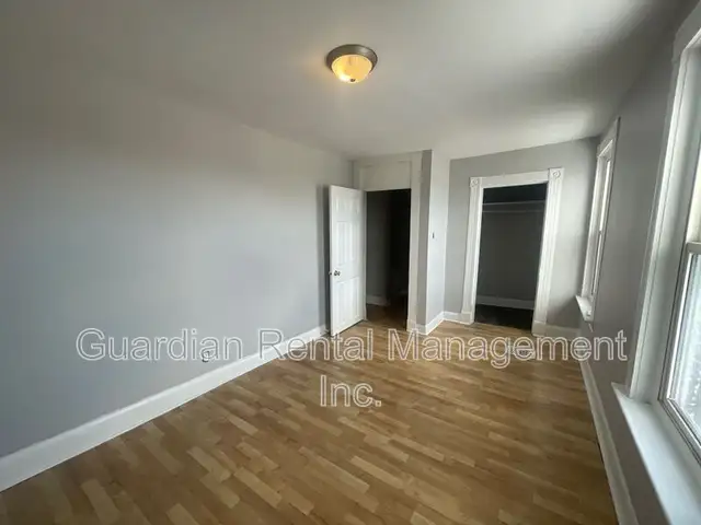 2-Bedroom, 1-Bath Apartment - 229 McKellar St S - $1795/month - Photo 7
