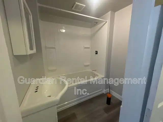 2-Bedroom, 1-Bath Apartment - 229 McKellar St S - $1795/month - Photo 8