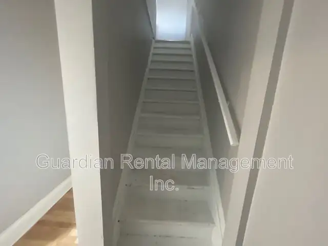 2-Bedroom, 1-Bath Apartment - 229 McKellar St S - $1795/month - Photo 9