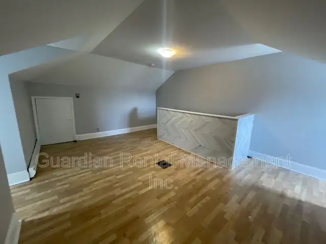 2-Bedroom, 1-Bath Apartment - 229 McKellar St S - $1795/month - Photo 11