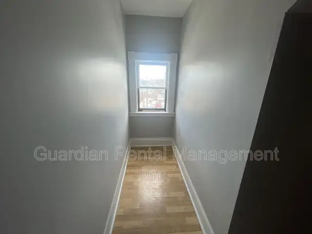 2-Bedroom, 1-Bath Apartment - 229 McKellar St S - $1795/month - Photo 12