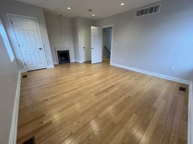 2 Bedroom   Den 2-Level Corner Apt. For Rent - Photo 4