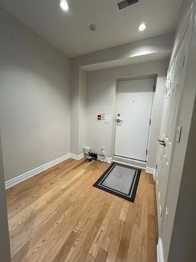 2 Bedroom   Den 2-Level Corner Apt. For Rent - Photo 10