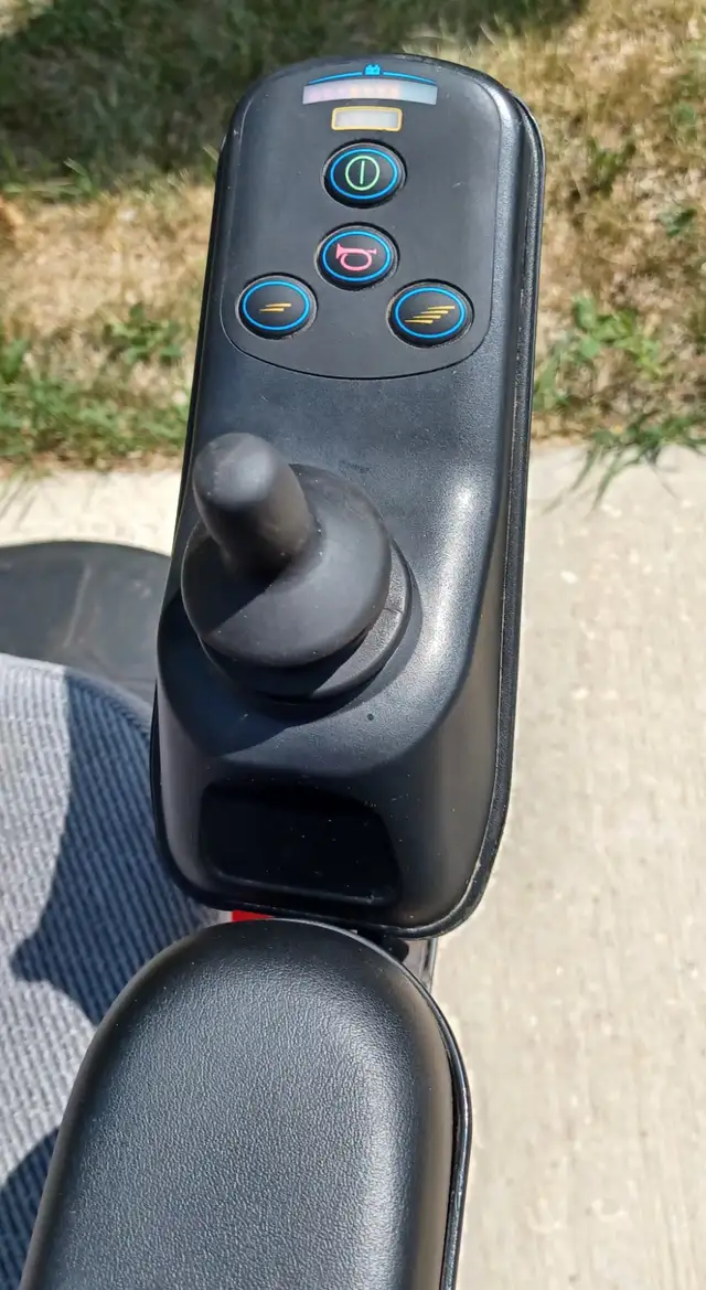 power wheelchair - Photo 6
