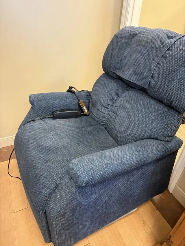 lift chair in good condition price is $300