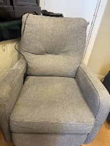lift chair in good condition price is $250
