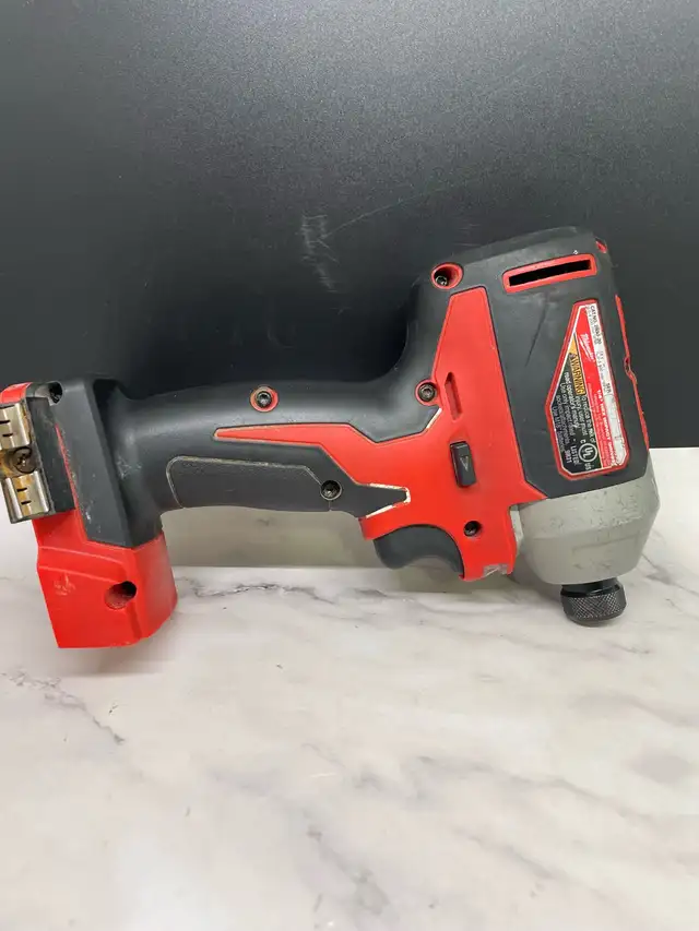 MILWAUKEE M18 1/4" HEX IMPACT DRIVER 2850-20 - Photo 2