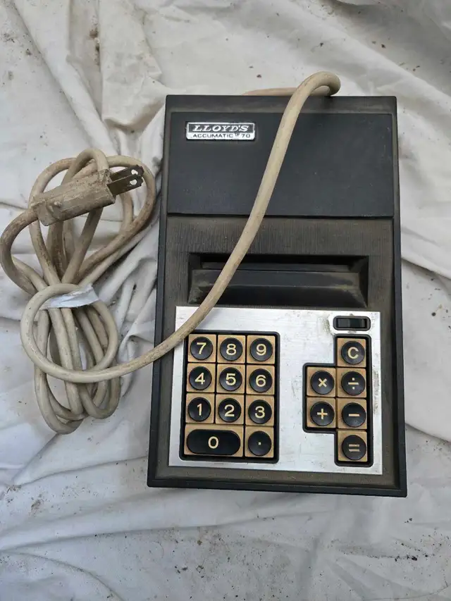 Lloyds Calculator 770