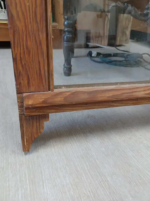 Antique Window - Photo 3