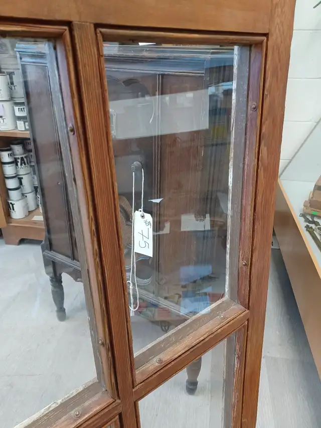 Antique Window - Photo 5