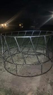 bale feeders - Photo 3