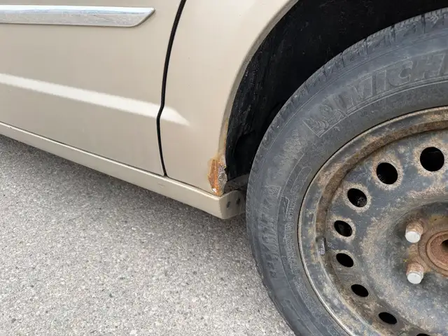 2013 Chrysler Town Country - Photo 2