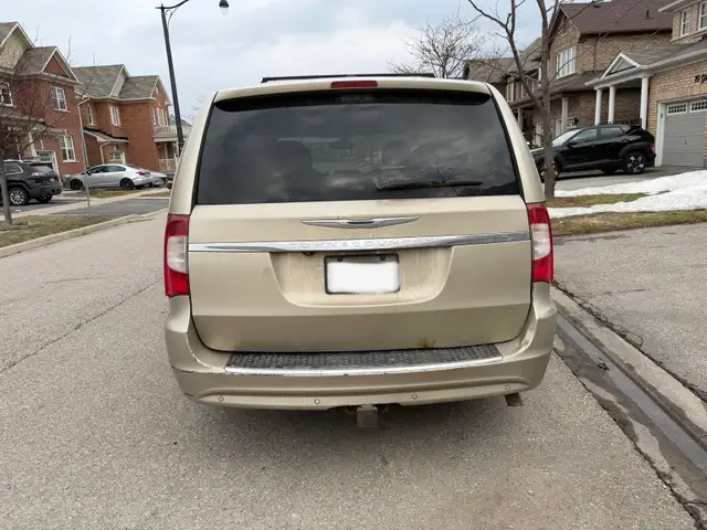 2013 Chrysler Town Country - Photo 4