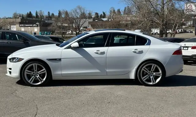 2018 Jaguar XE Premium AWD 2.0L I4 Turbo Diesel - Photo 2