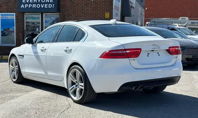 2018 Jaguar XE Premium AWD 2.0L I4 Turbo Diesel - Photo 3