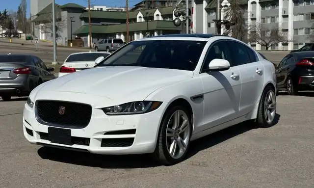 2018 Jaguar XE Premium AWD 2.0L I4 Turbo Diesel - Photo 9
