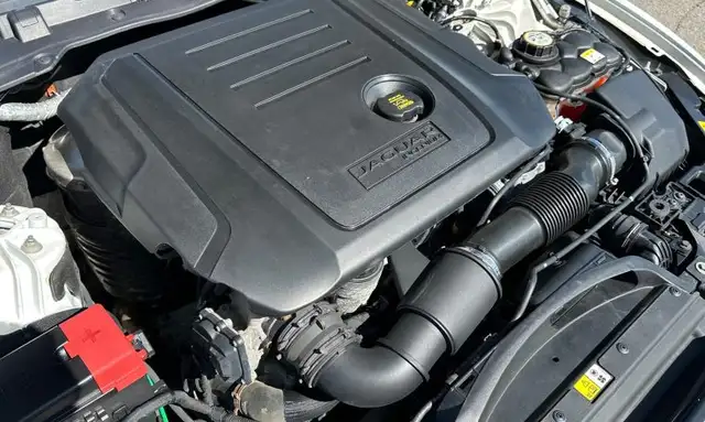 2018 Jaguar XE Premium AWD 2.0L I4 Turbo Diesel - Photo 10