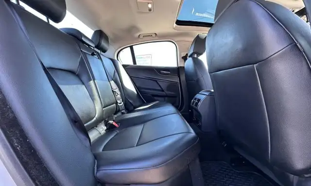 2018 Jaguar XE Premium AWD 2.0L I4 Turbo Diesel - Photo 12