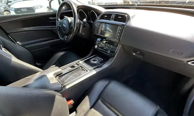 2018 Jaguar XE Premium AWD 2.0L I4 Turbo Diesel - Photo 15