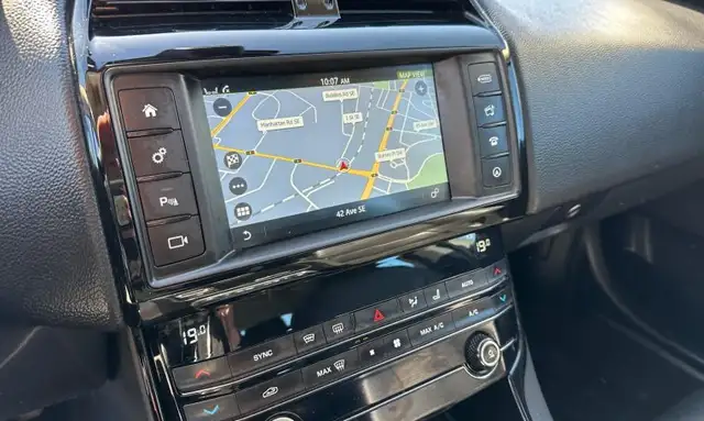 2018 Jaguar XE Premium AWD 2.0L I4 Turbo Diesel - Photo 18